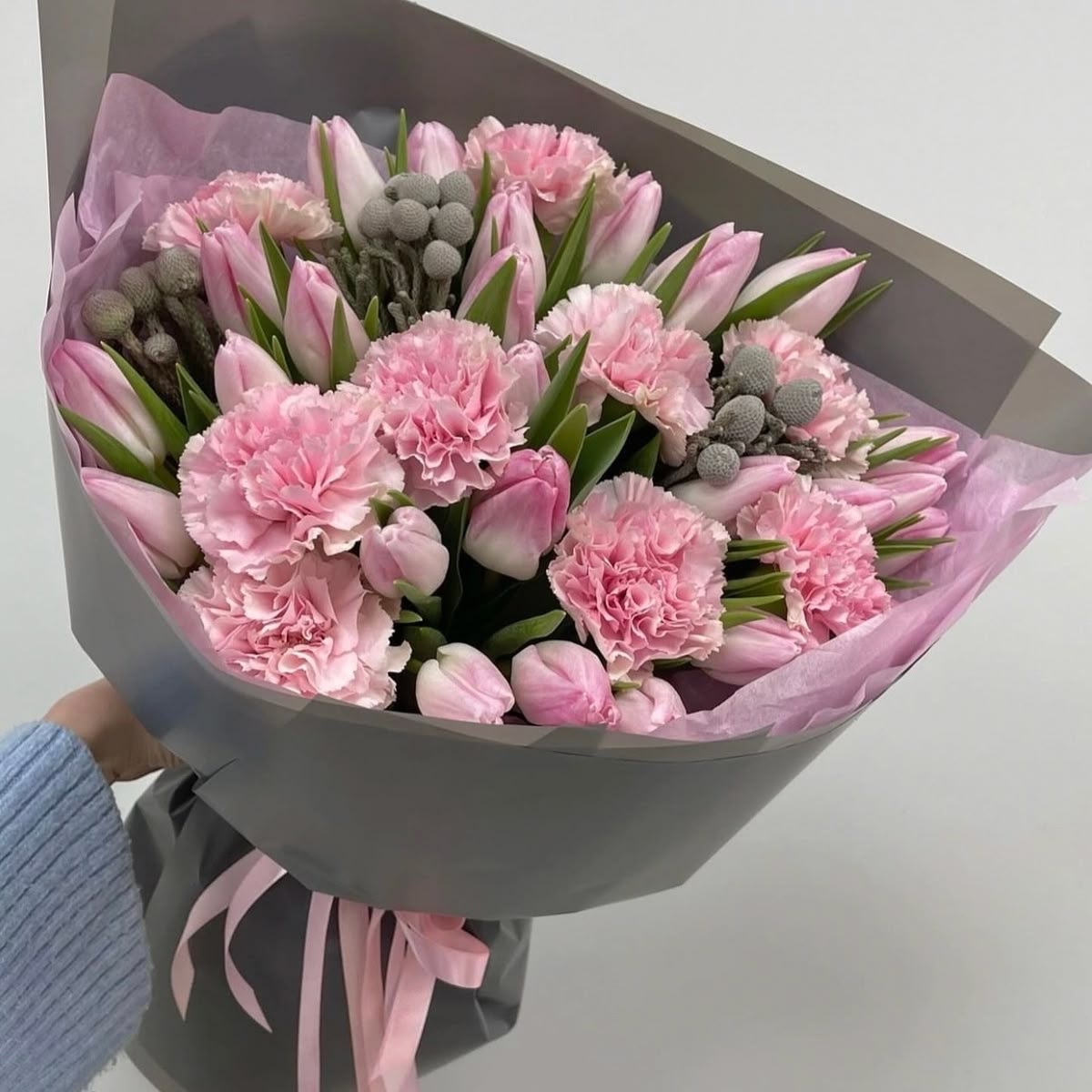 Букет с тюльпанами и диантусами №28