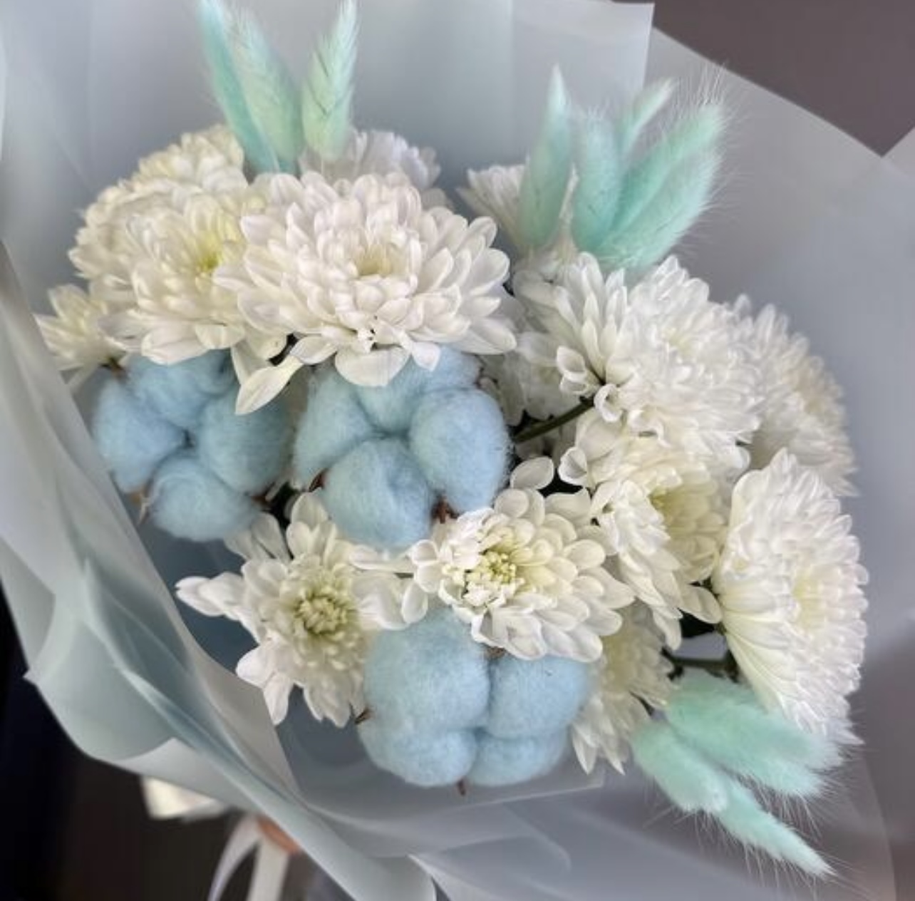 Голубой букет с хризантемами и хлопком №166