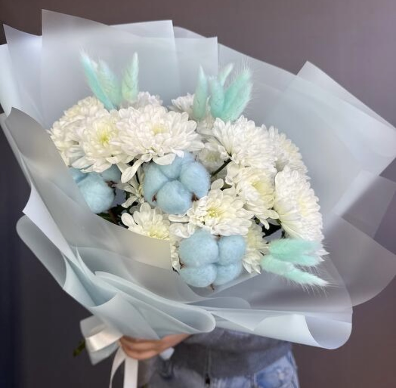 Голубой букет с хризантемами и хлопком №166