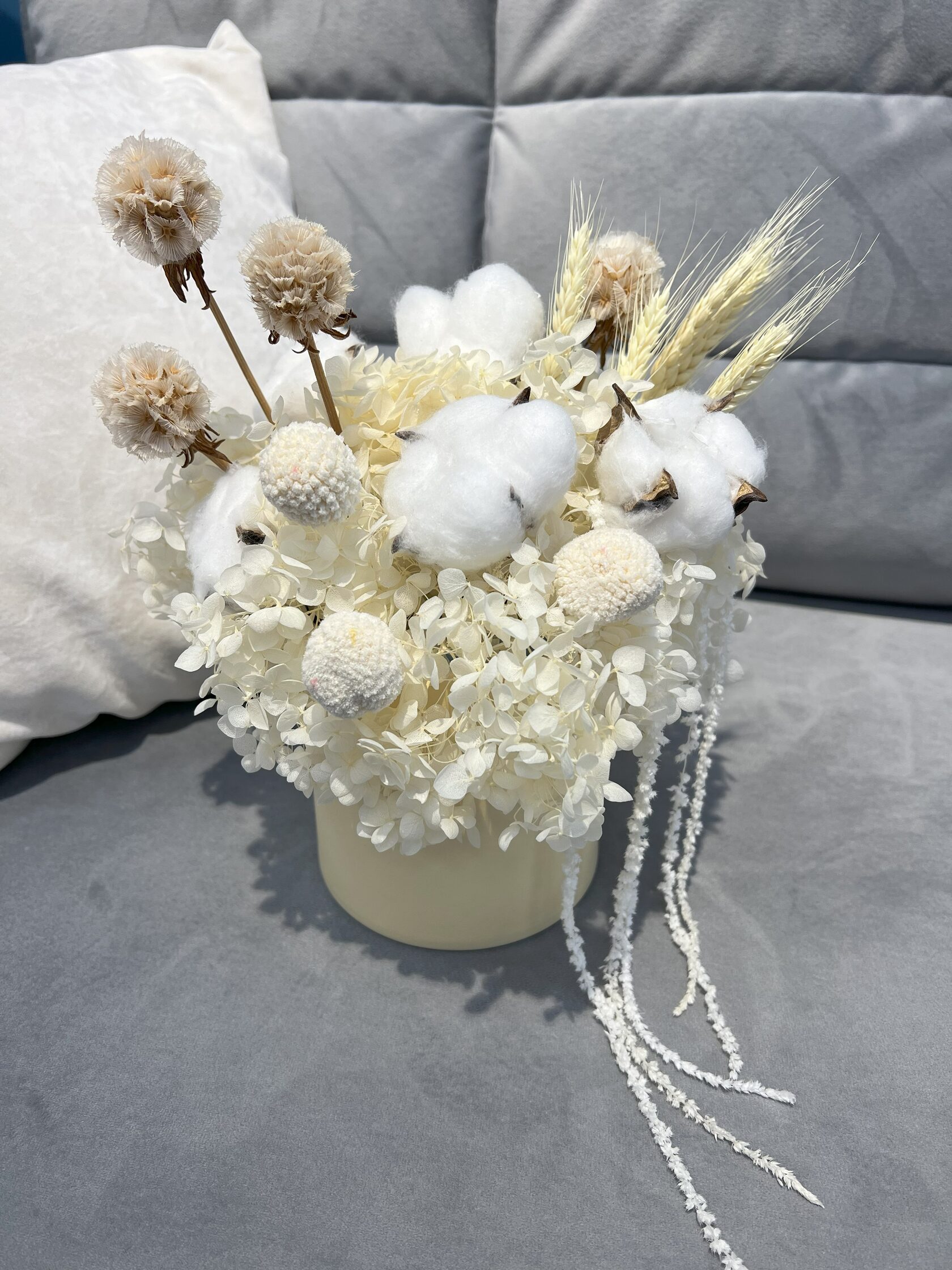 Композиция из сухоцветов: белая композиция из стабилизированных цветов №6