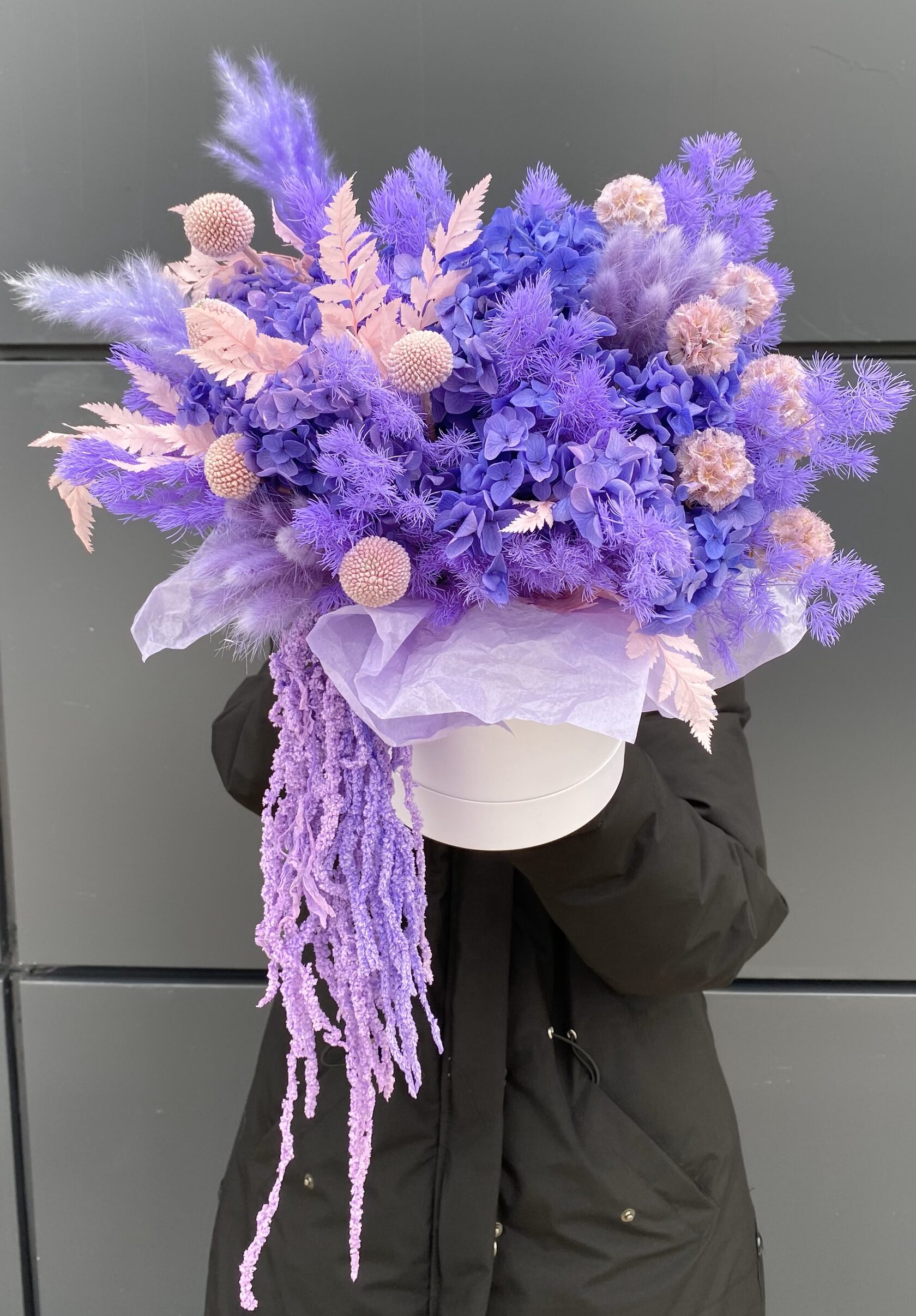 Композиция из сухоцветов: фиолетовая композиция из стабилизированных цветов №10