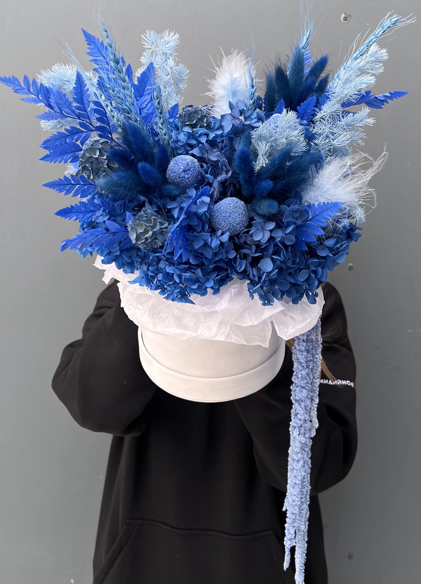 Композиция из сухоцветов: синяя композиция из стабилизированных цветов №15