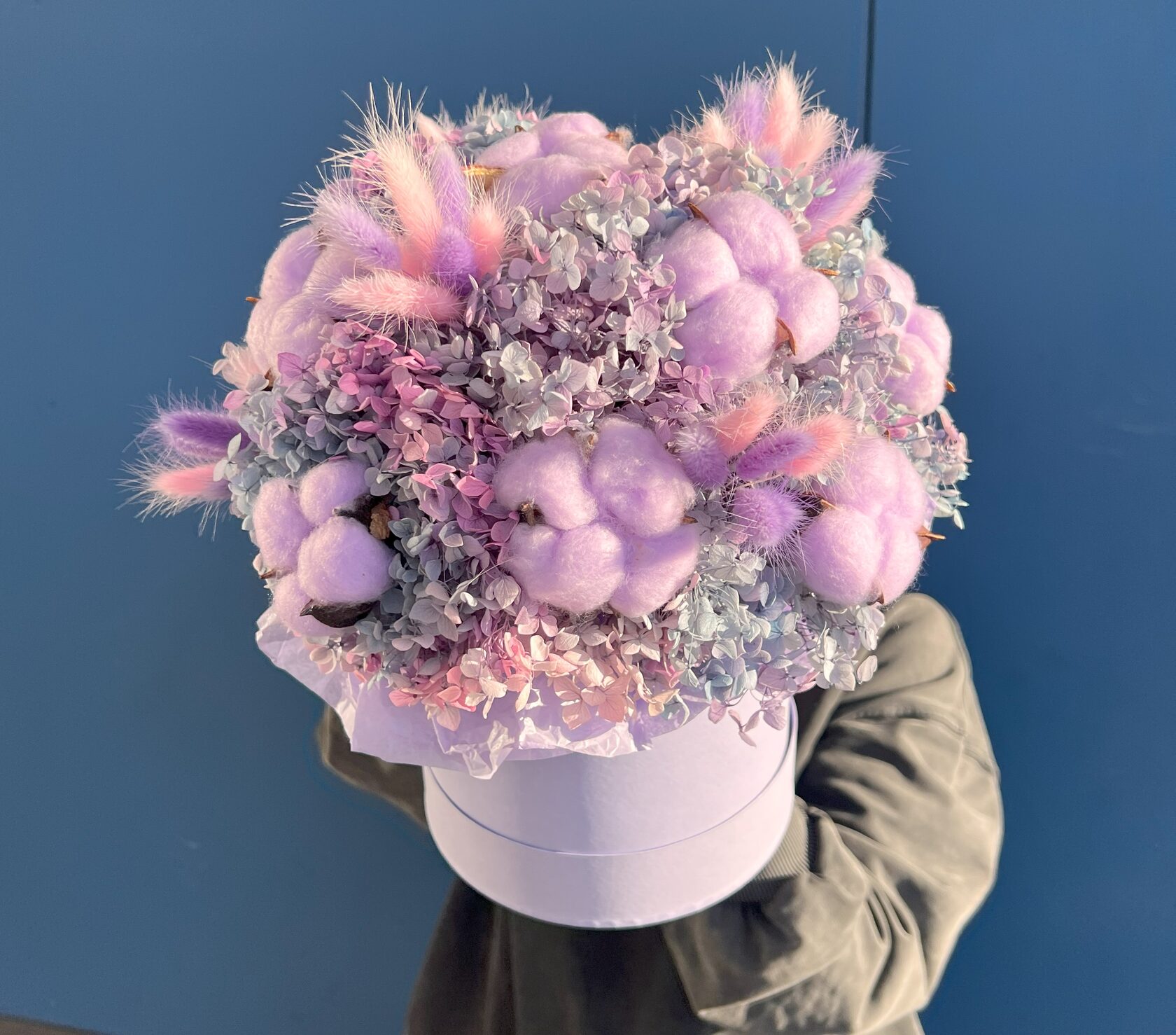 Композиция из сухоцветов: сиреневая композиция из стабилизированных цветов с хлопком №17