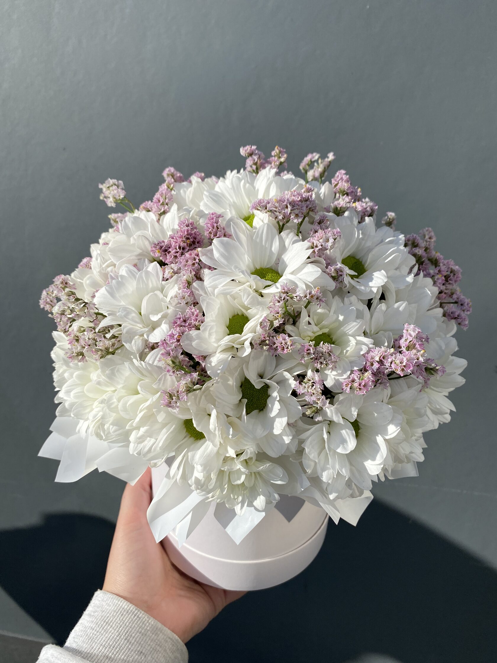 Композиция-пушистик с хризантемами №65