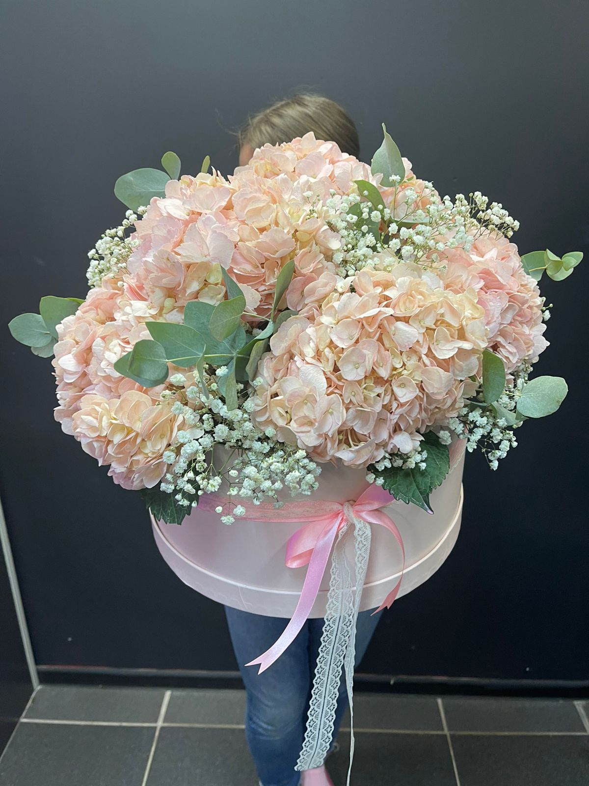 Коробка-гигант с воздушной гортензией, гипсофилой №60