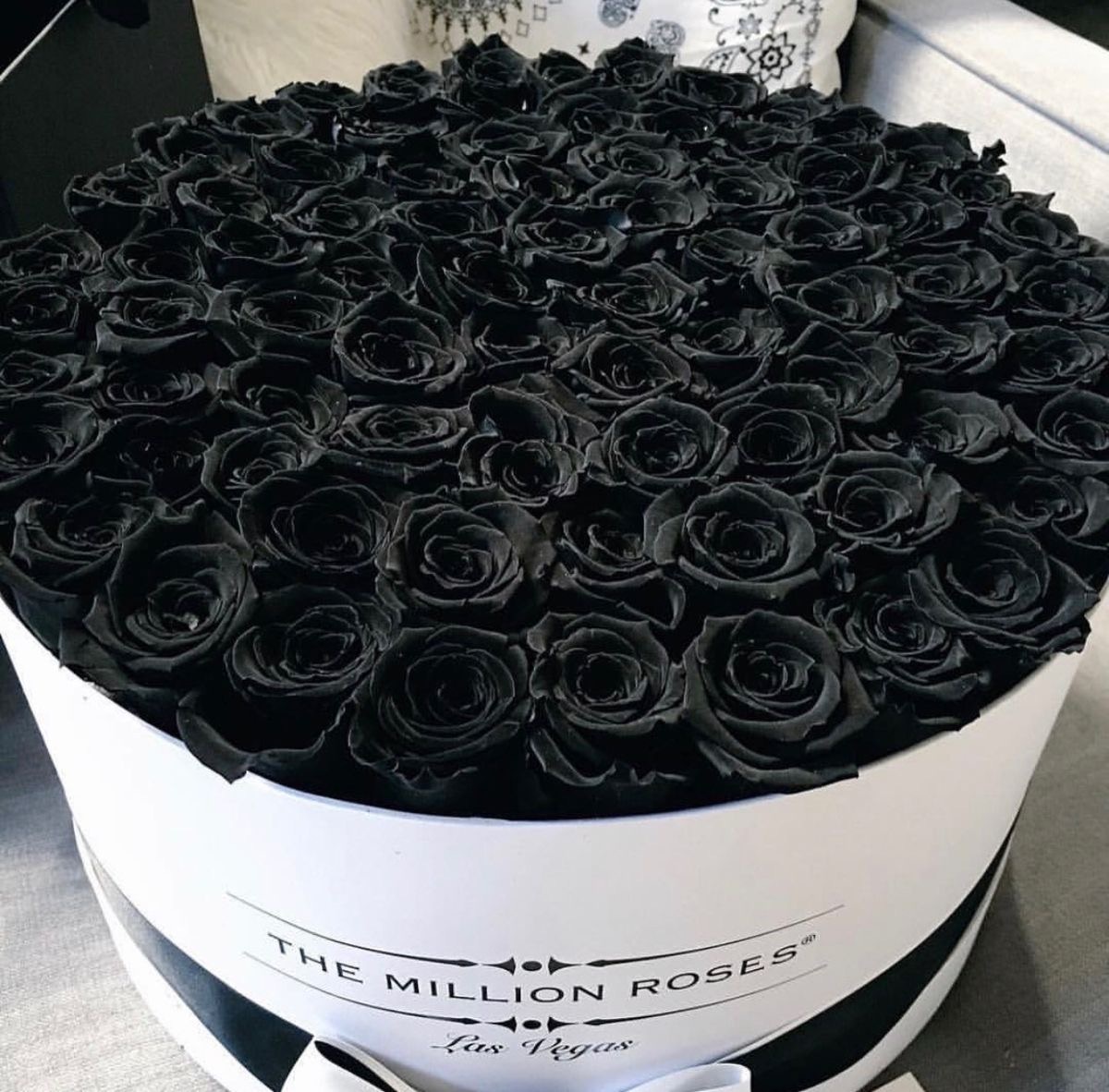 Коробочка из 101 черной эксклюзивной розы №100