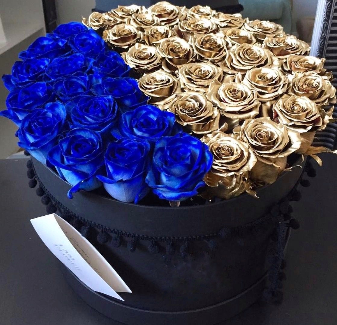 Коробочка из синих и золотых роз №67