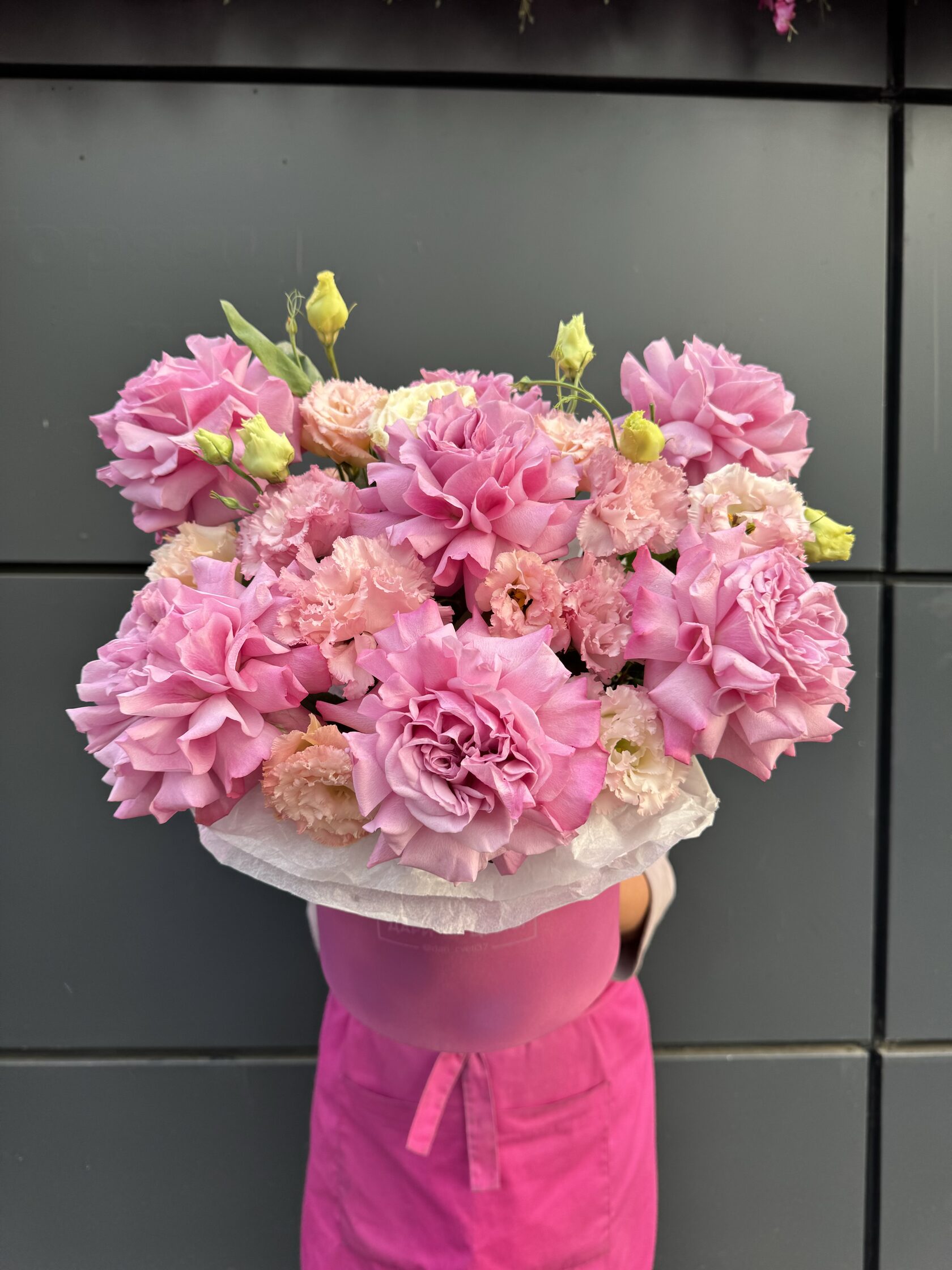 Коробочка с эустомой и французскими розами №36