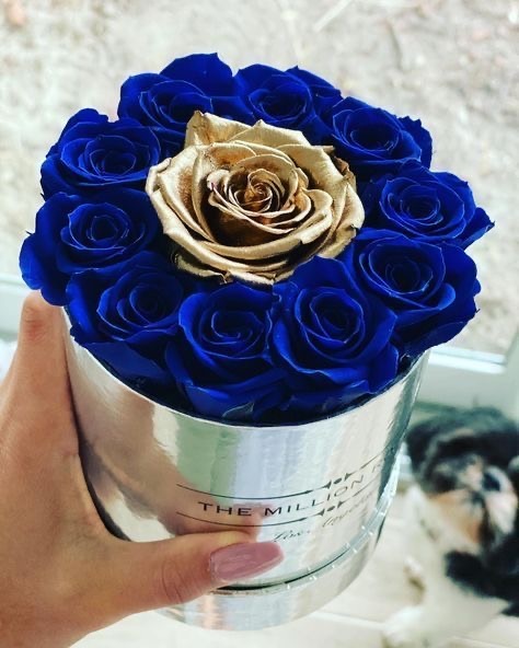 Коробочка с синими розама и золотой розой №28