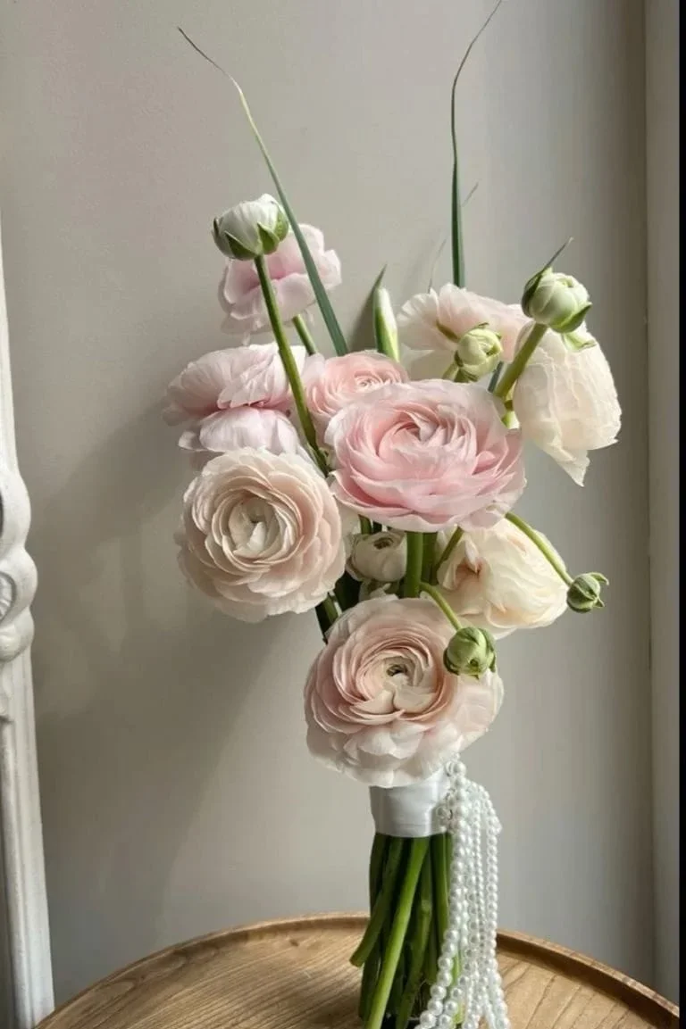 Свадебный букет с розовыми ранункулюсами №65