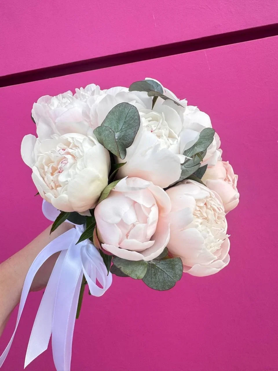 Свадебный букет с белыми пионами №68