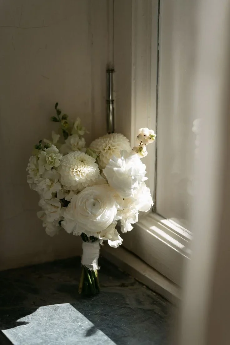 Свадебный букет с белыми цветами №75