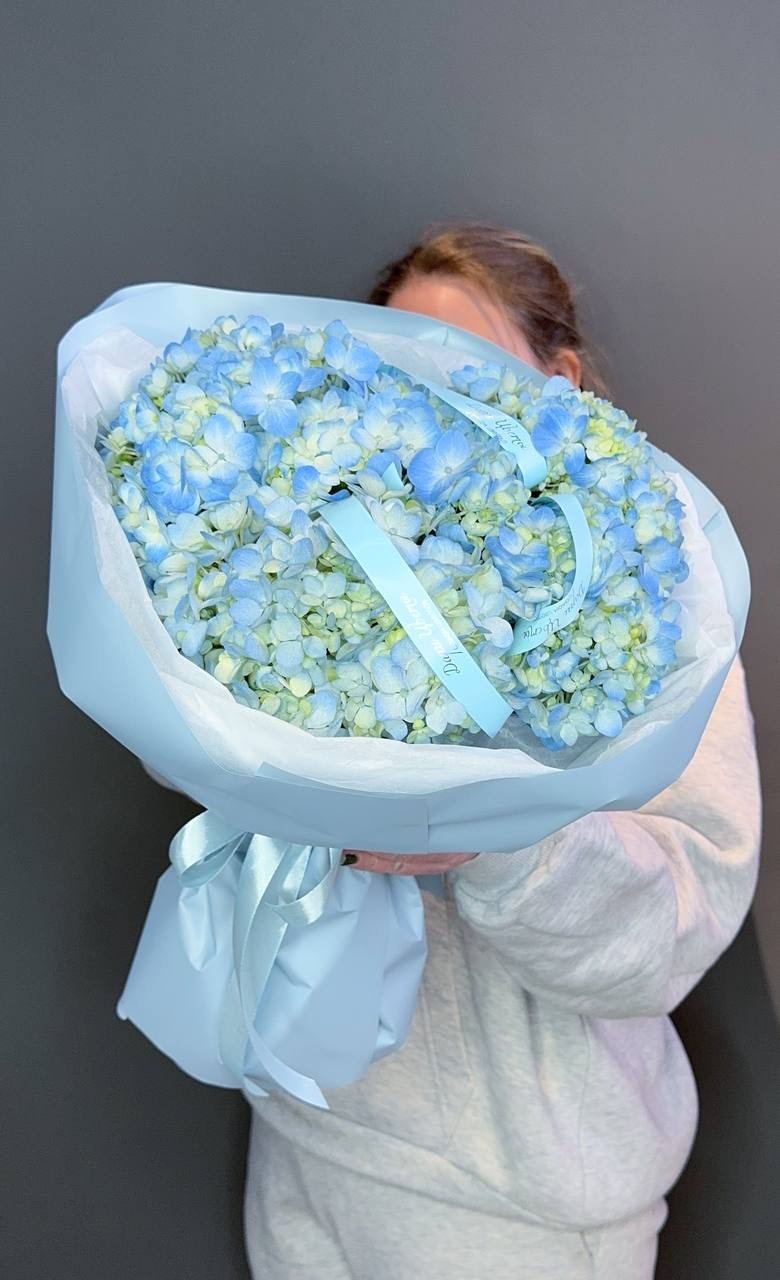 Монобукет из голубых гортензий