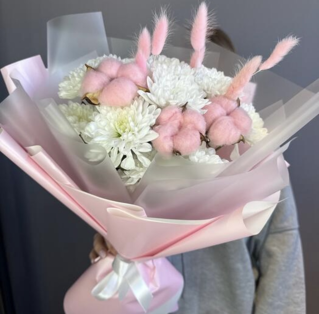 Розовый букет с хризантемами и хлопком №167