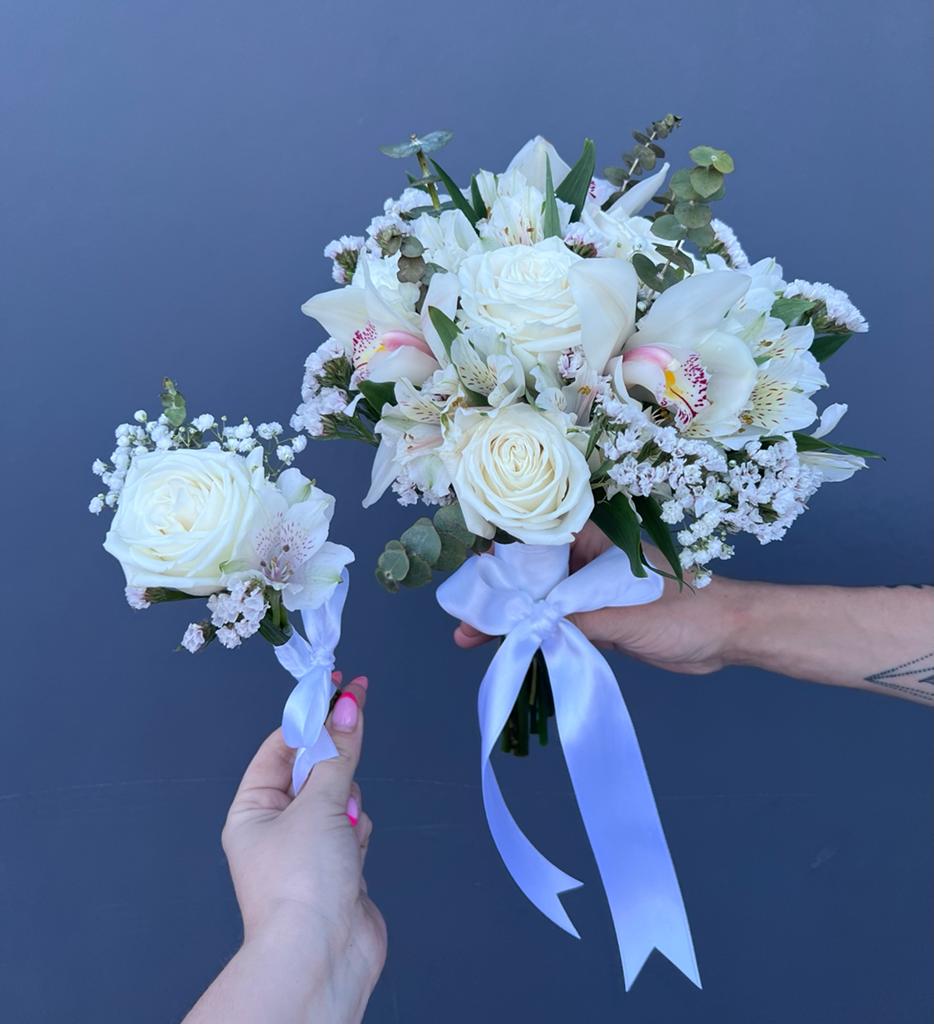 Свадебная пара букет невесты и бутоньерка жениха с розами и орхидеей №36