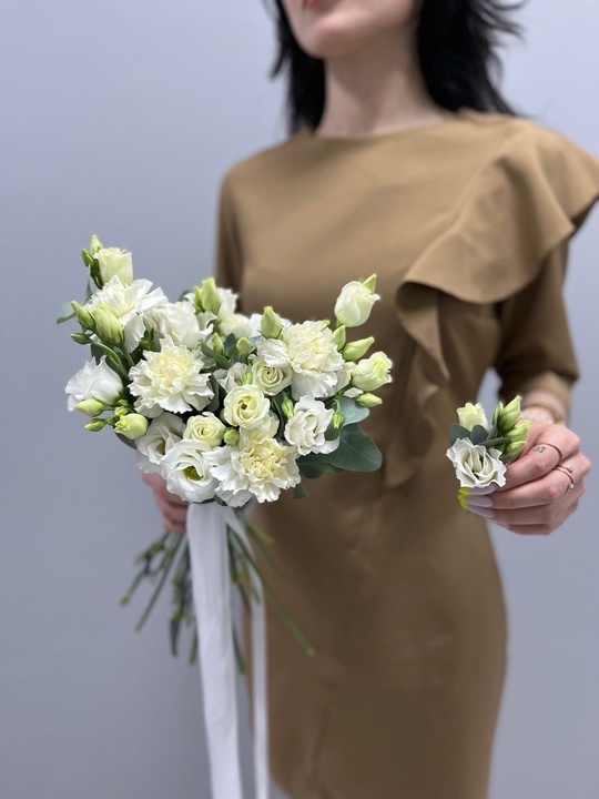 Свадебная пара из диантусов и эустомы №55