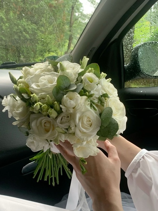 Свадебный букет из роз, эвкалипта, эустомы №48