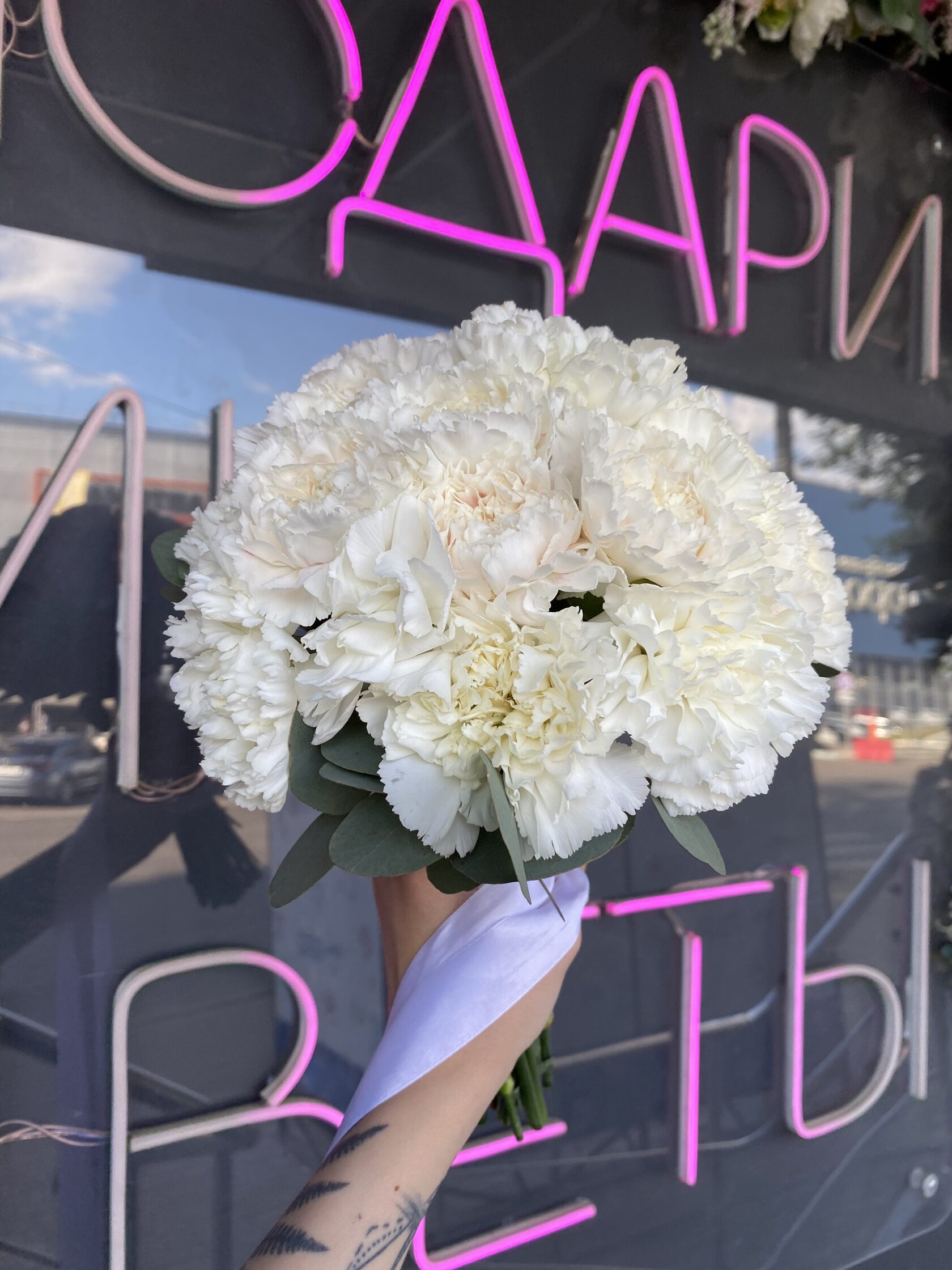 Свадебный букет невесты из воздушных диантусов и эвкалипта №20