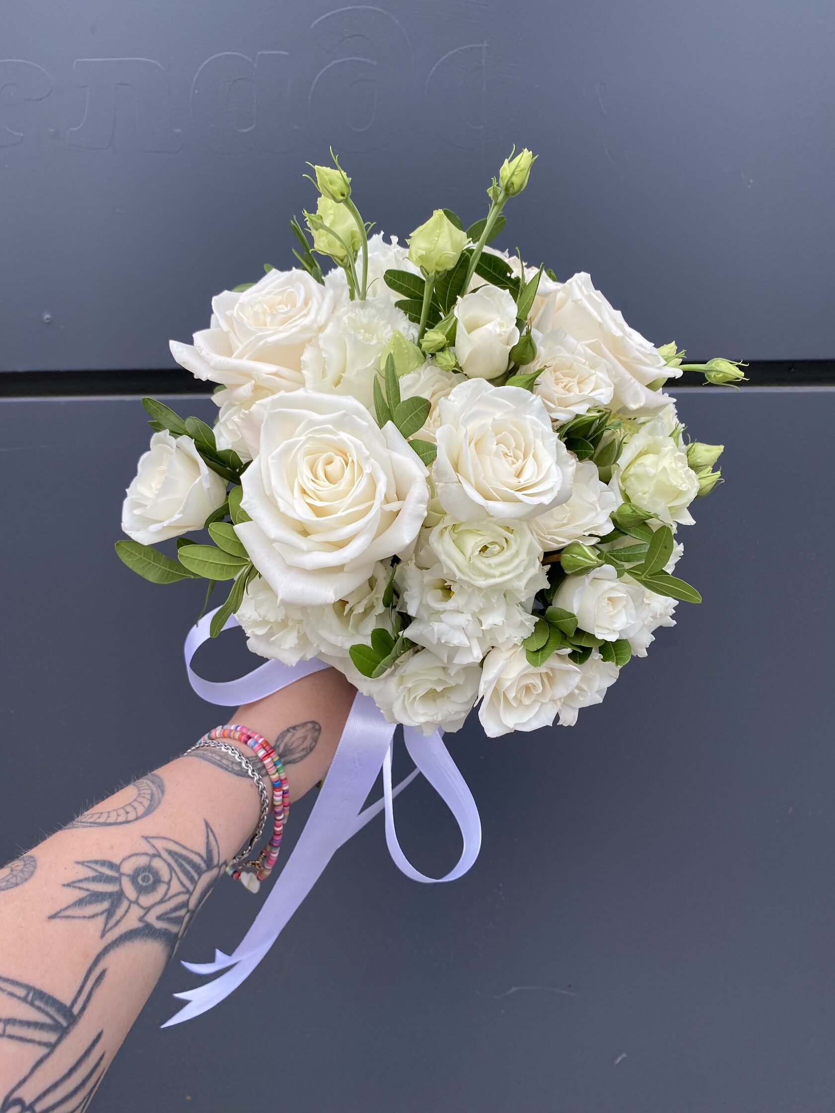 Свадебный букет невесты с эустомой и белыми розами №3