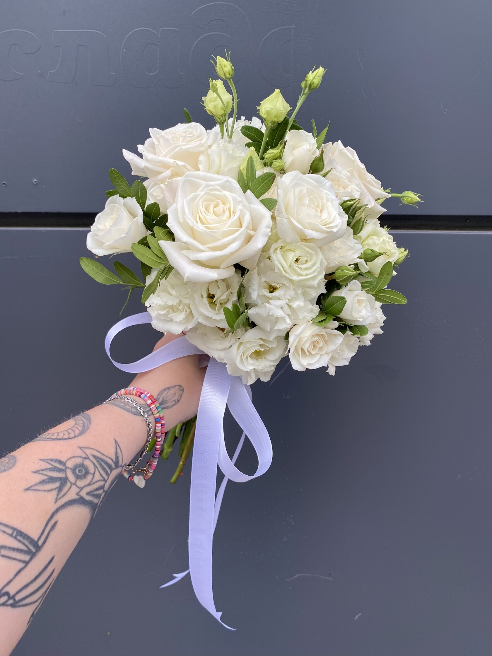 Свадебный букет невесты с эустомой и белыми розами №3