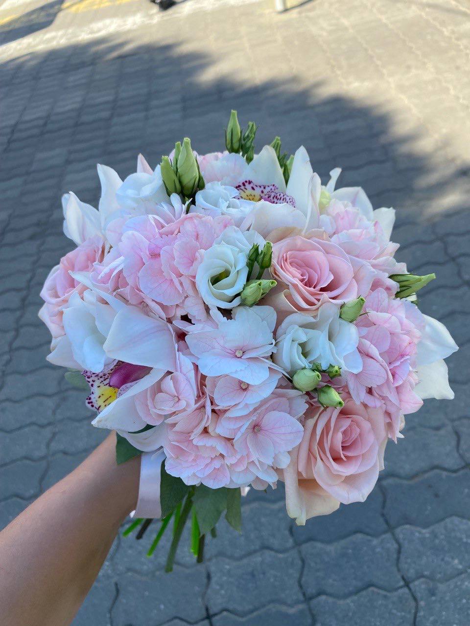 Свадебный букет невесты с гортензией, розами и эустомой №39