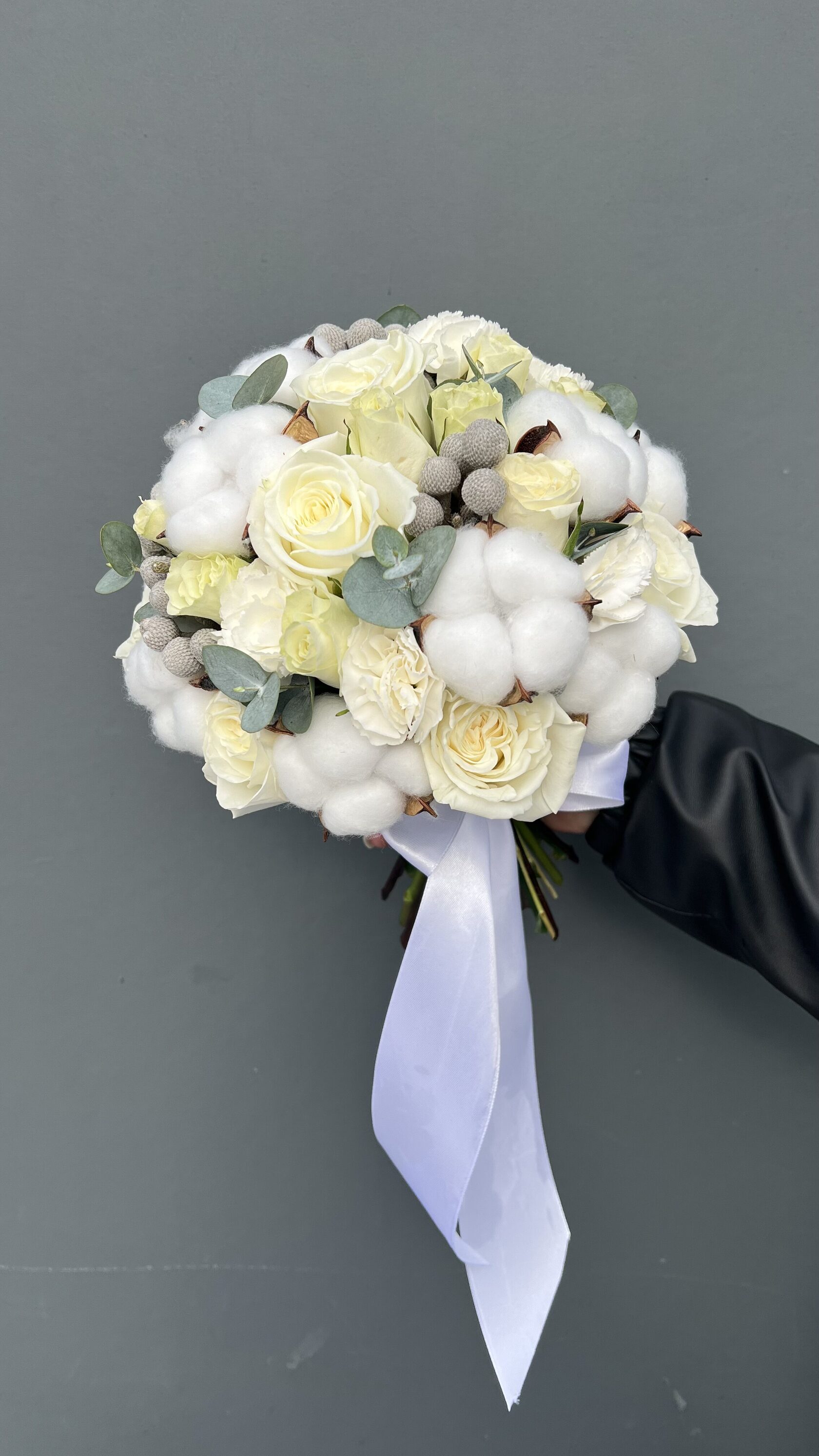 Свадебный букет невесты с хлопком и веточками эвкалипта №24