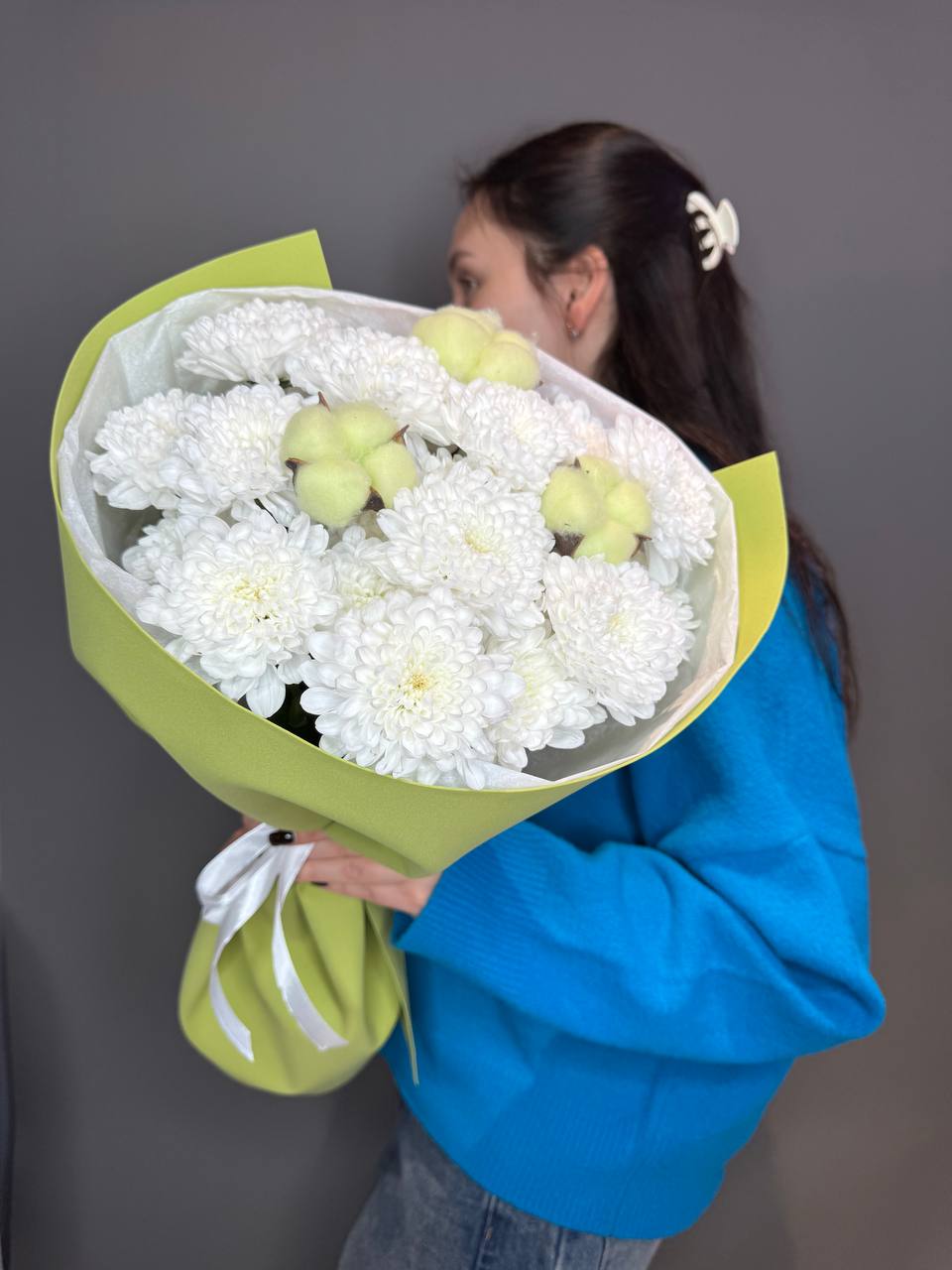 Зеленый букет из хризантем с хлопком №301