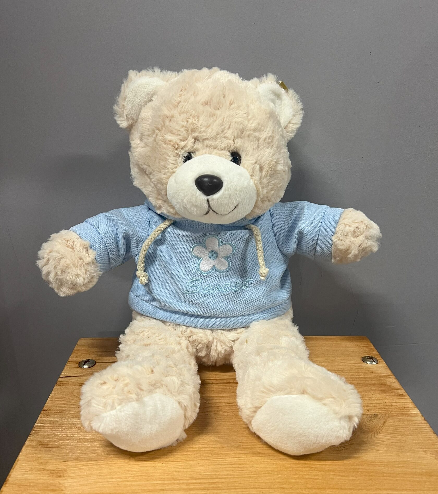 Мягкая игрушка медведь в голубой кофте №27