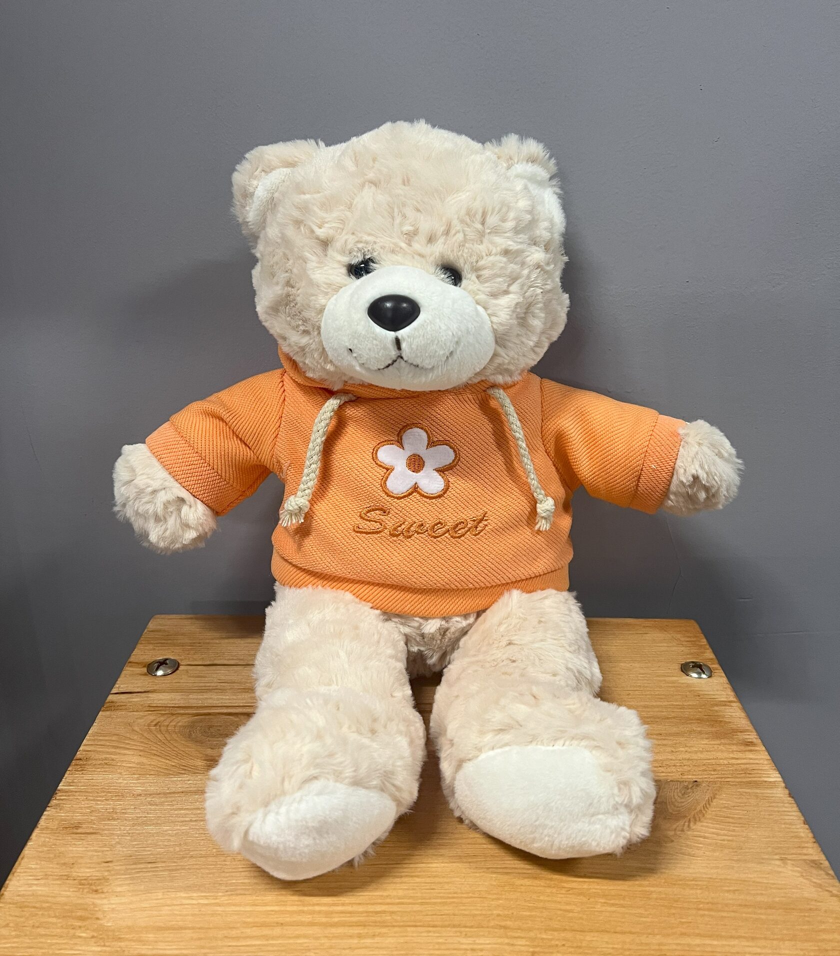 Мягкая игрушка медведь в оранжевой кофте №24