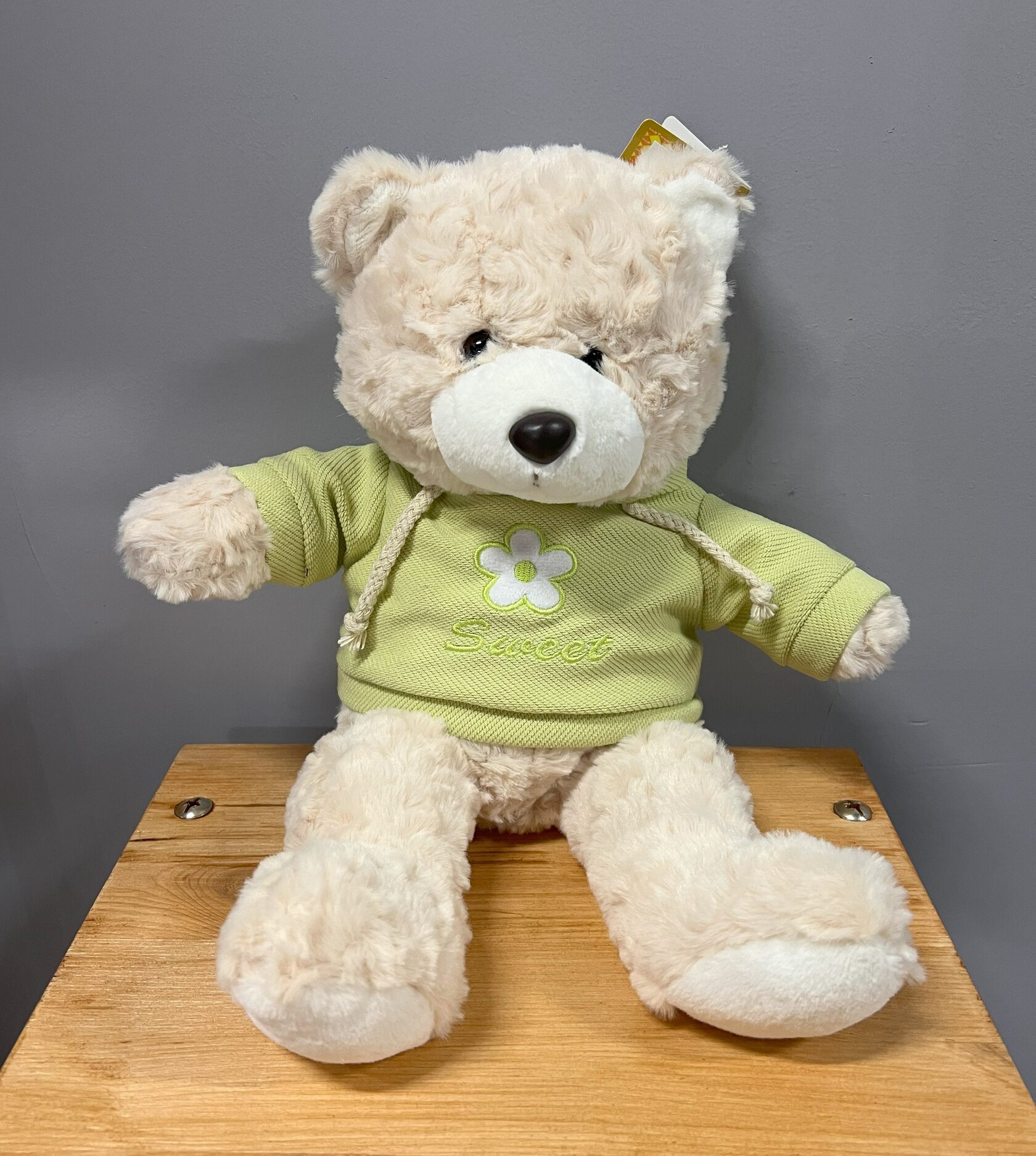 Мягкая игрушка медведь в зеленой кофте №15