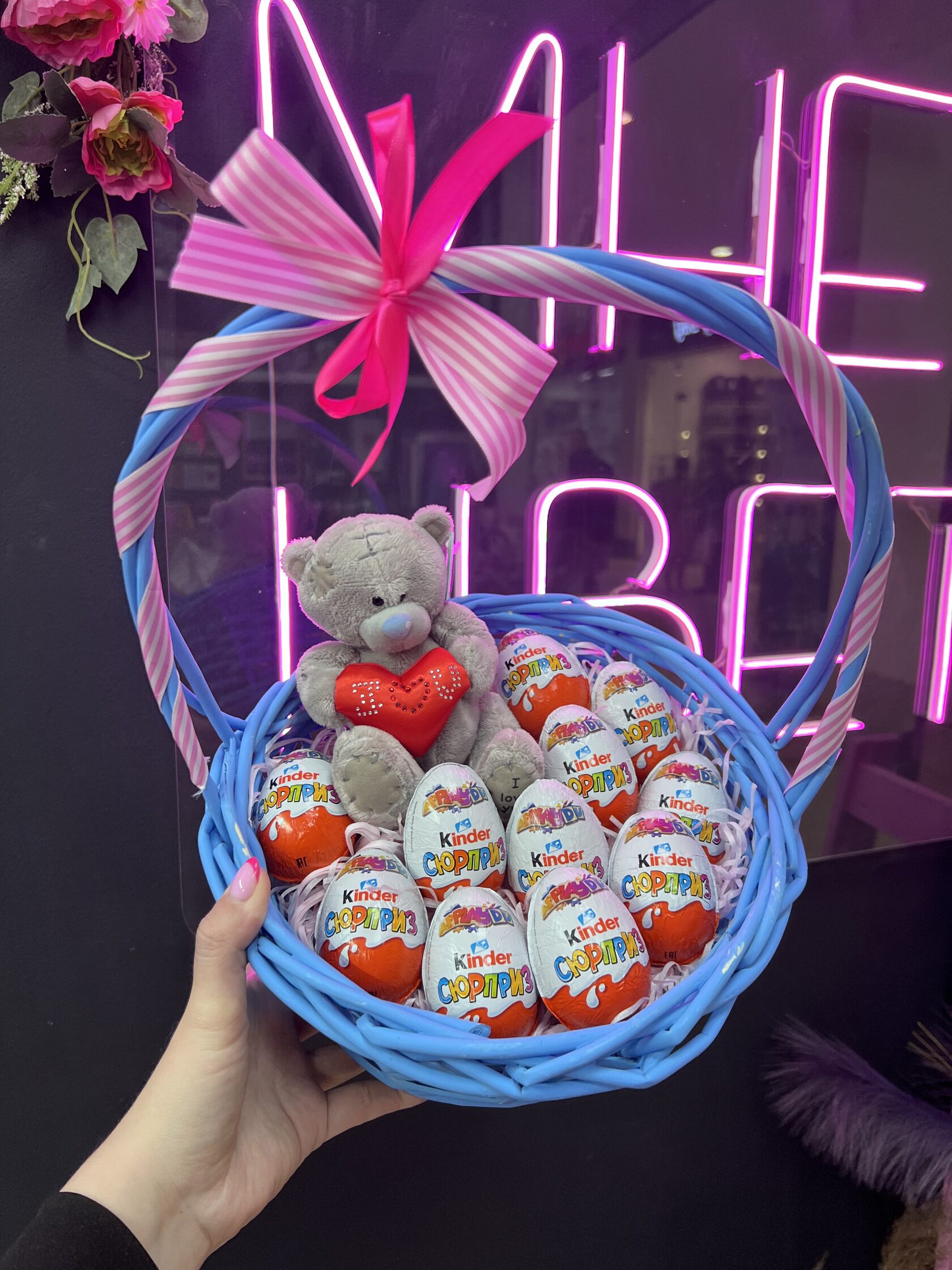 Сладкая коробка с набором из шоколадных яиц и медведя №23