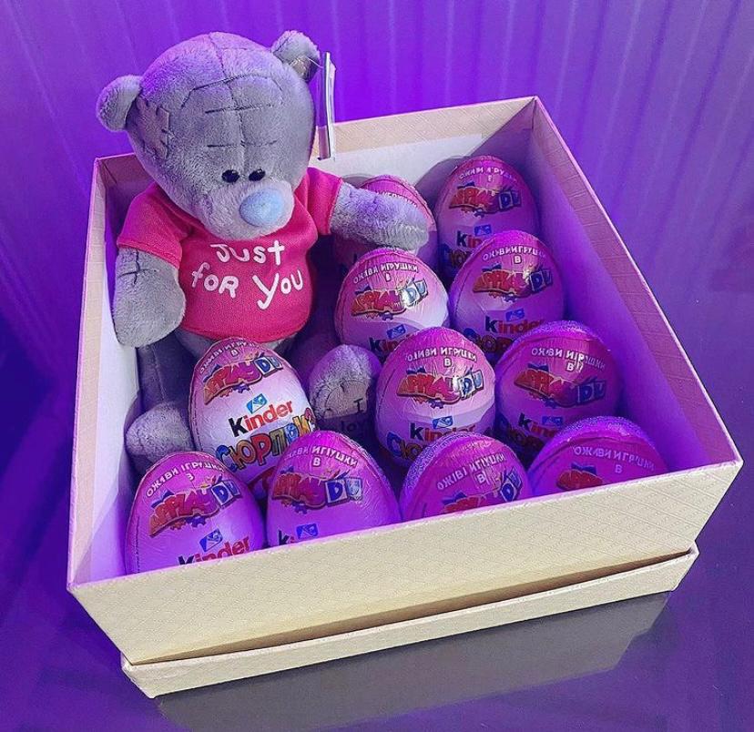 Сладкая коробка с набором шоколадных яиц и медведем №20