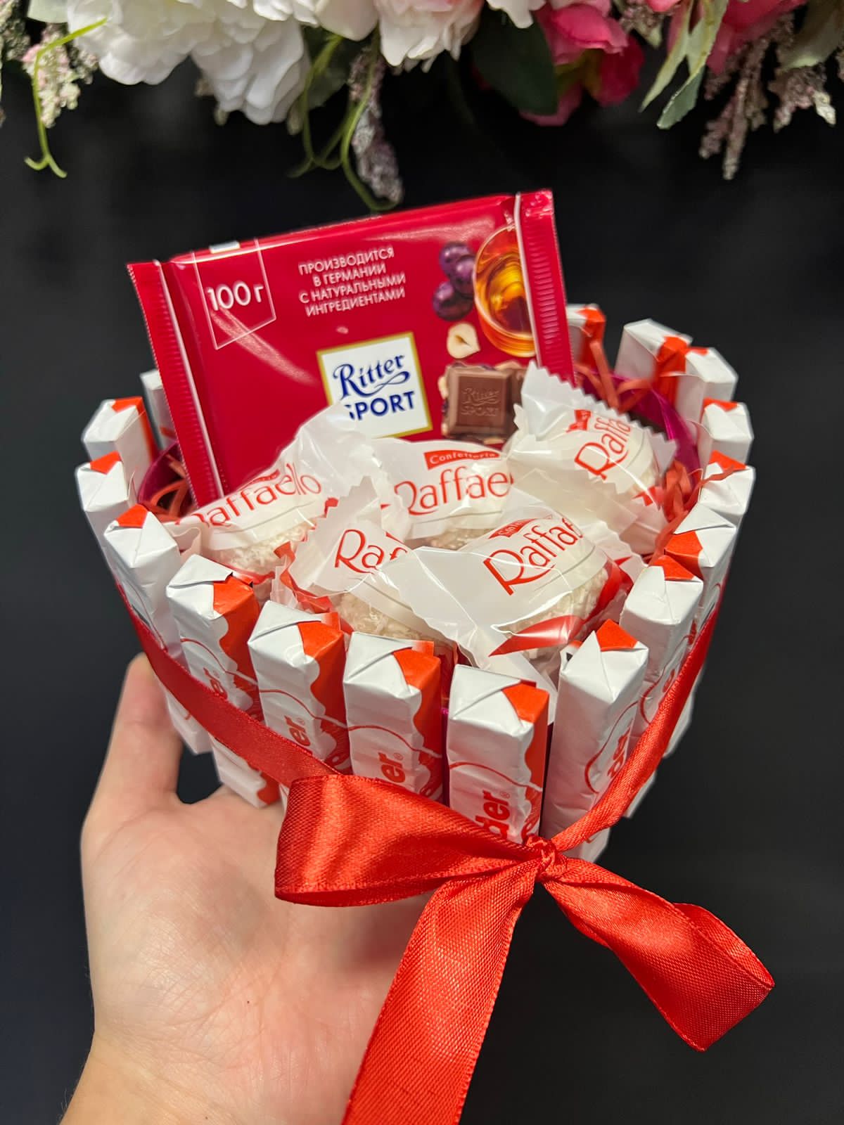 Сладкая коробка-сердечко с киндерами, рафаэлло и шоколадкой №55