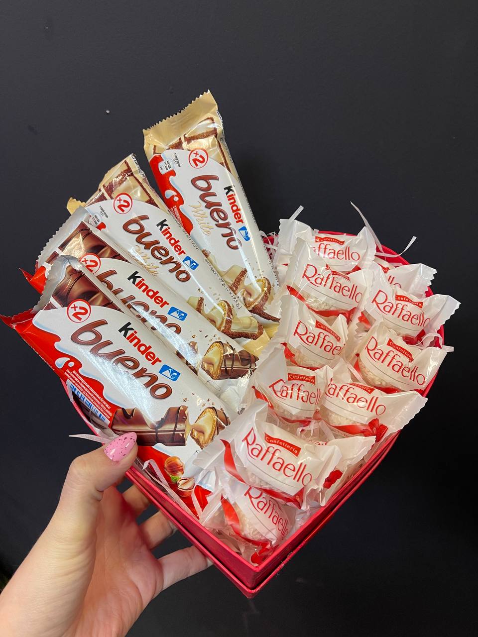 Сладкая коробка-сердечко с набором из конфет и вафель №45