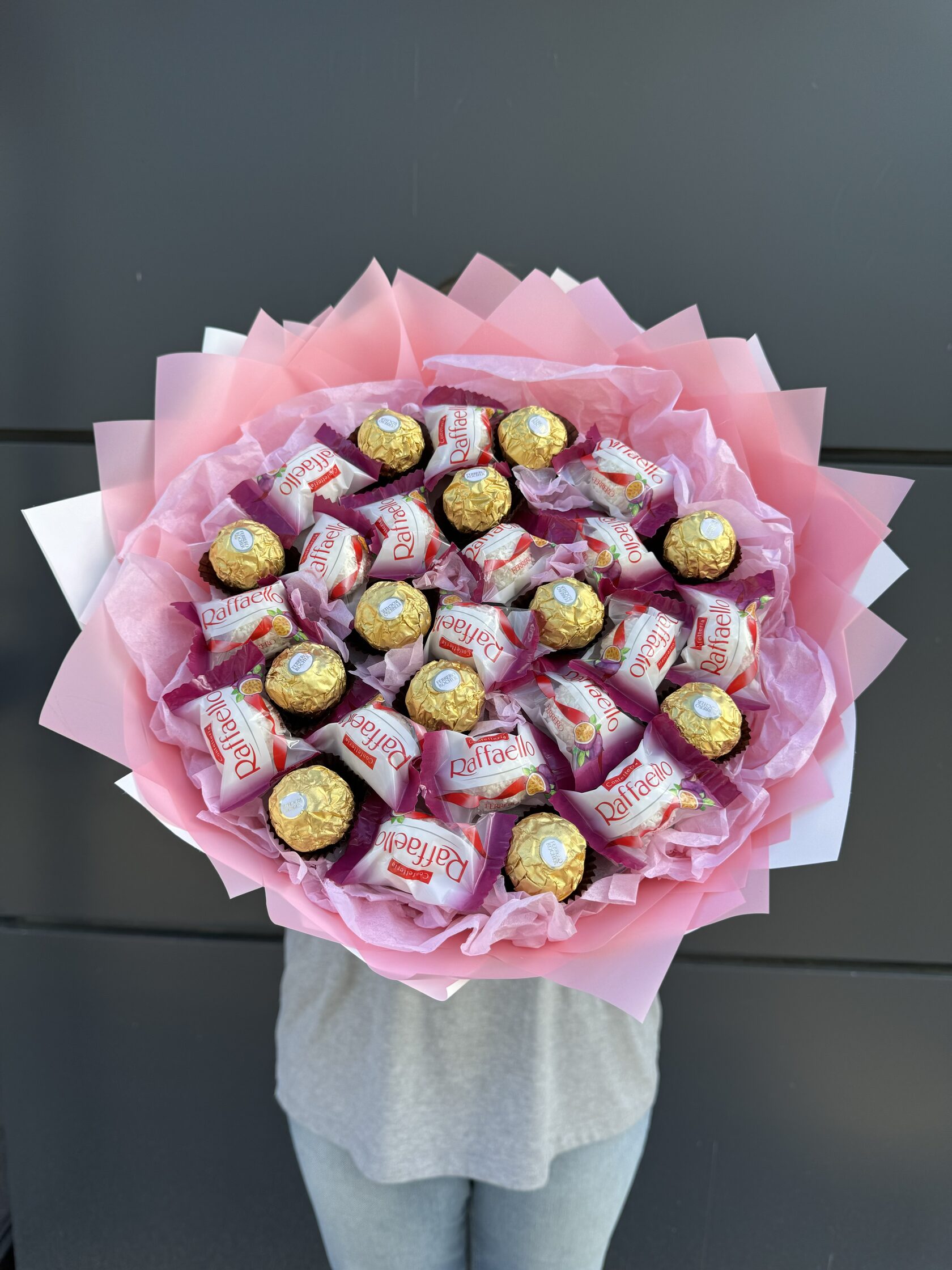 Сладкий букет из любимых конфет Рафаэлло и Ферреро №9