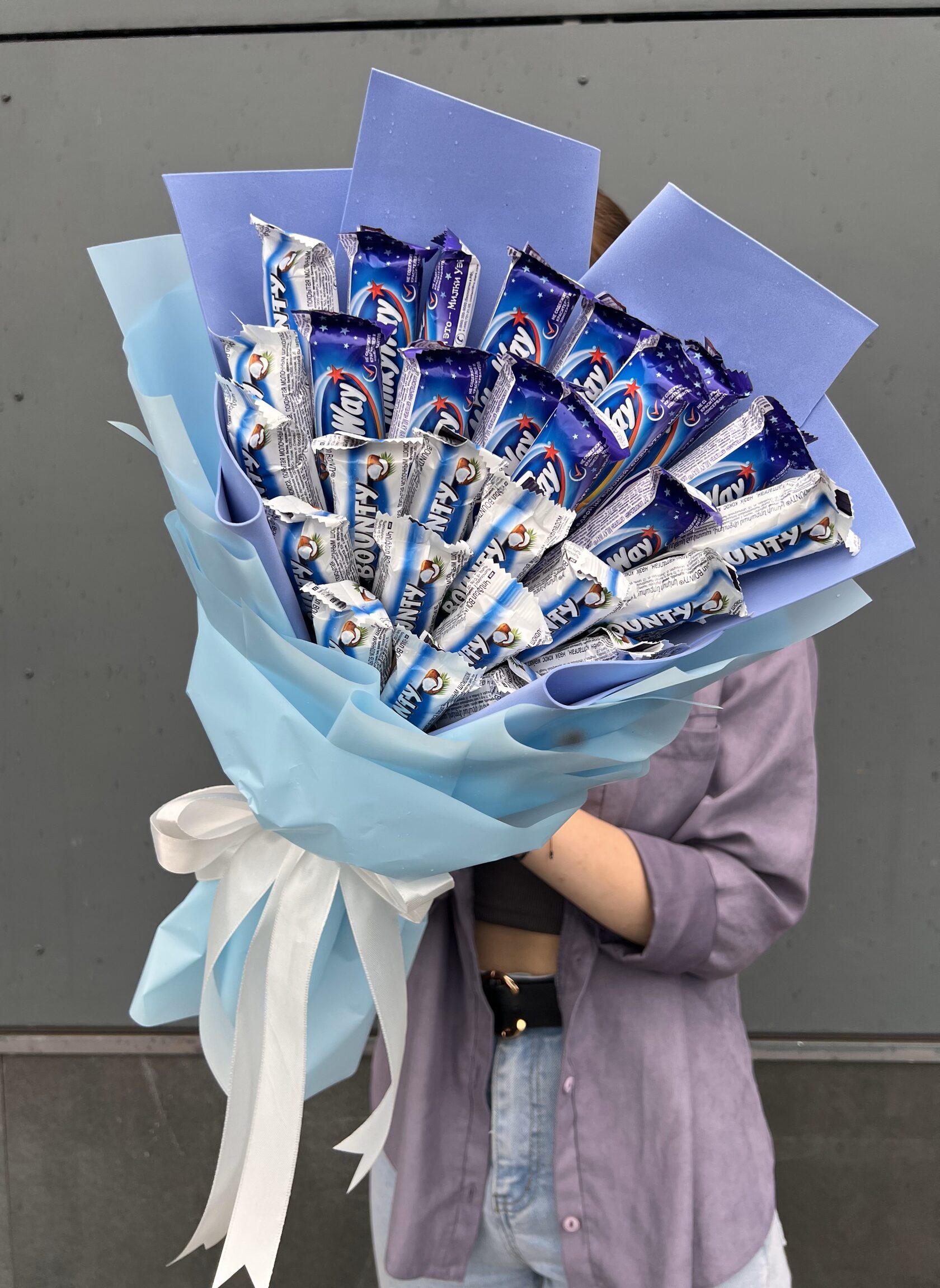 Сладкий букет из шоколадных батончиков №8