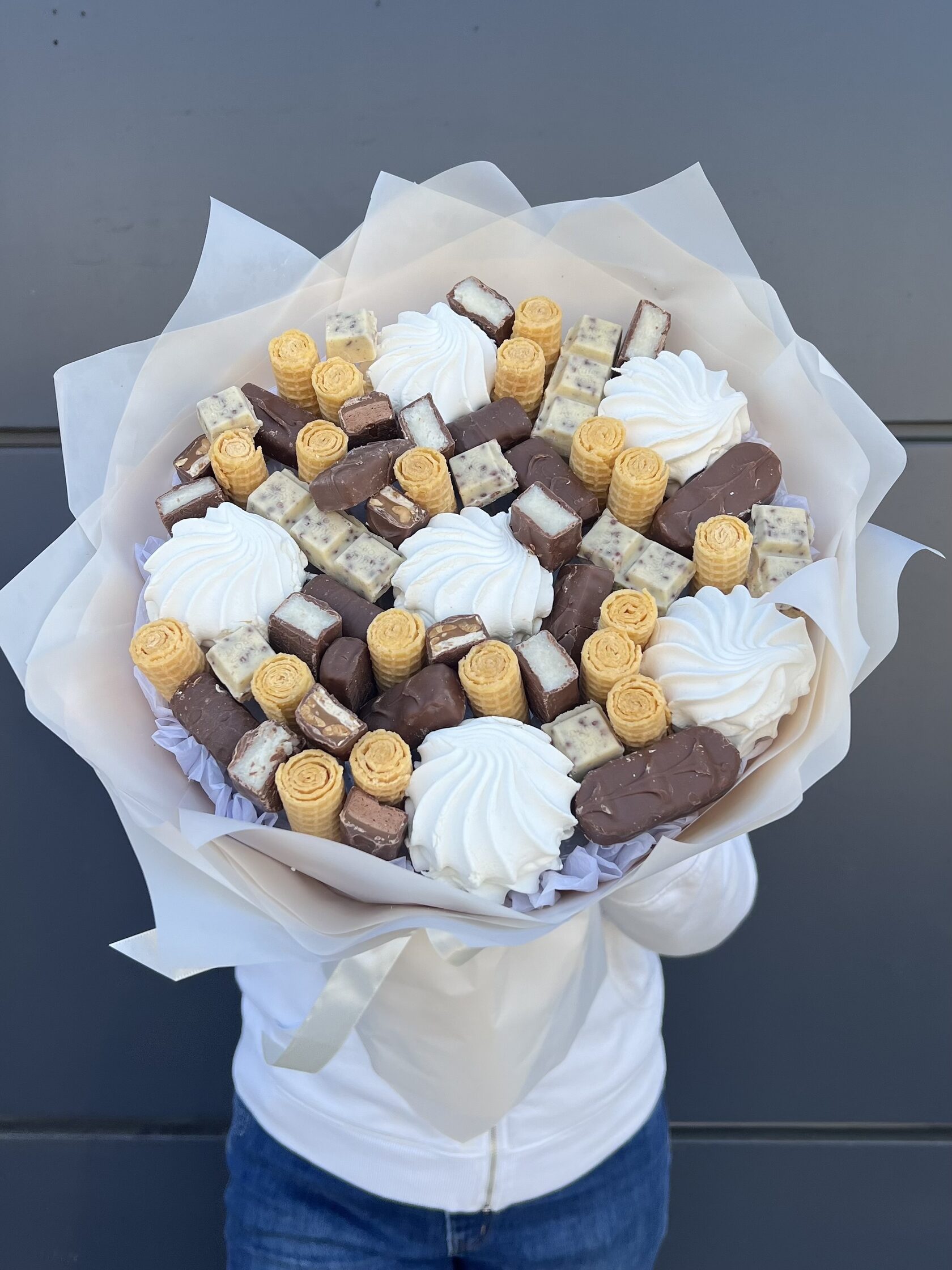 Сладкий букет с зефиром, баунти, марсом, сникерсом, шоколадом, вафельными трубочками №3