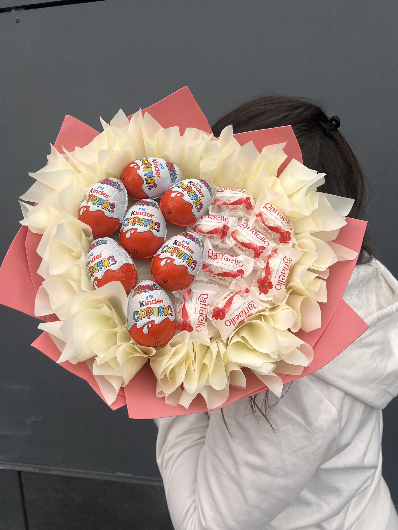 Сладкий букет-сердечко из шоколадных яиц и рафаэлло №7